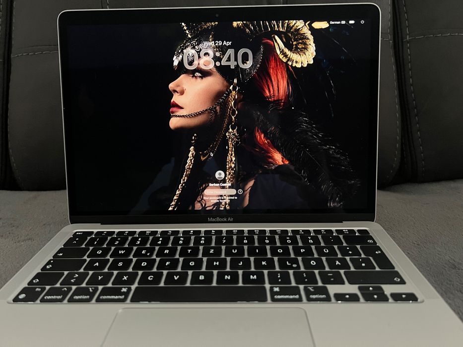 MacBook Air M1 – Ca nou (28 cicluri baterie) + Accesorii incluse