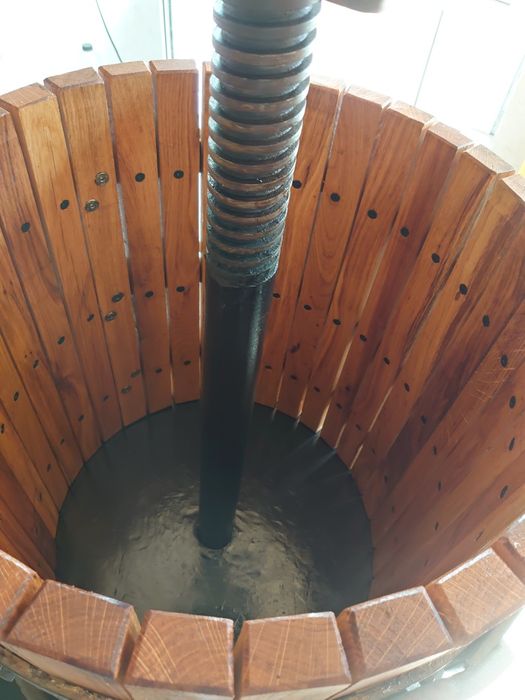 Vând presa struguri