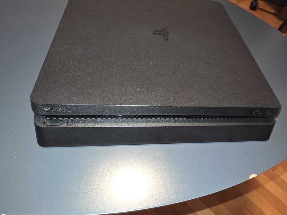 Consola PS4 Slim 1TB + 2 Manete Originale + 11 Jocuri
