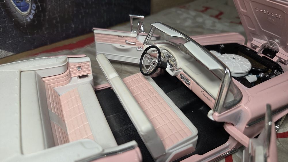 Колекционерски модел Edsel кабриолет в мащаб 1:18