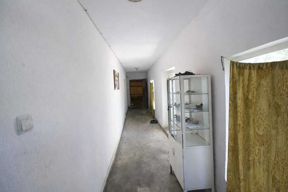 Производствена база 1224 кв.м с 6 дка и трафопост 250 kVA – обл. Варна