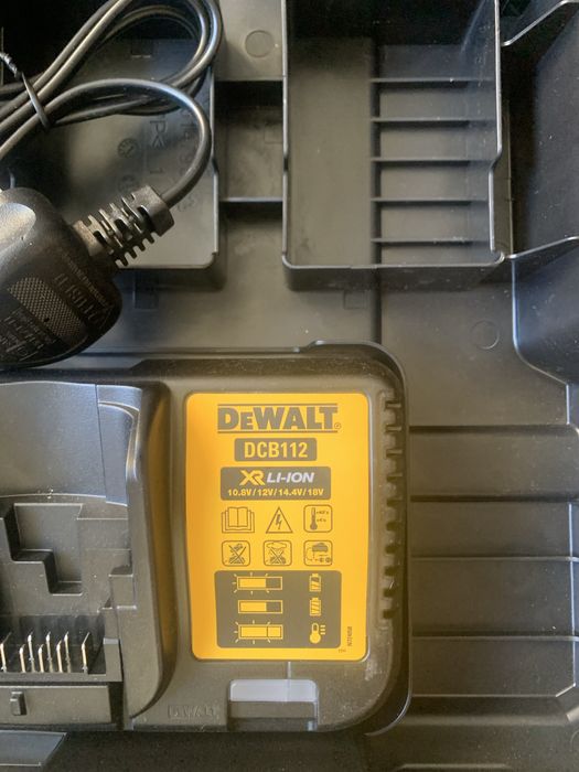 DeWALT /зарядно DCB 112/ в куфар