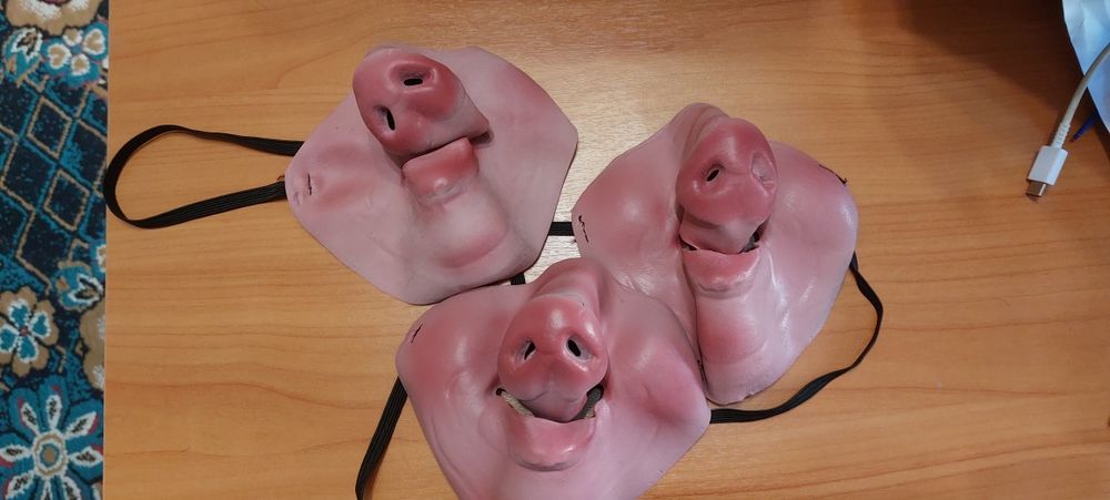 Полумаски поросят . Латекс.