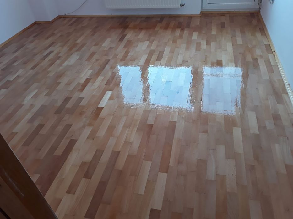 Parchetar  Montez  Raschetare  Recondiționare   Șlefuir scări lemn aplicare lac  ulei