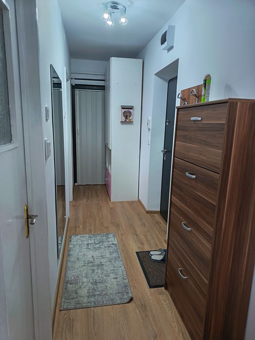Închiriez apartament