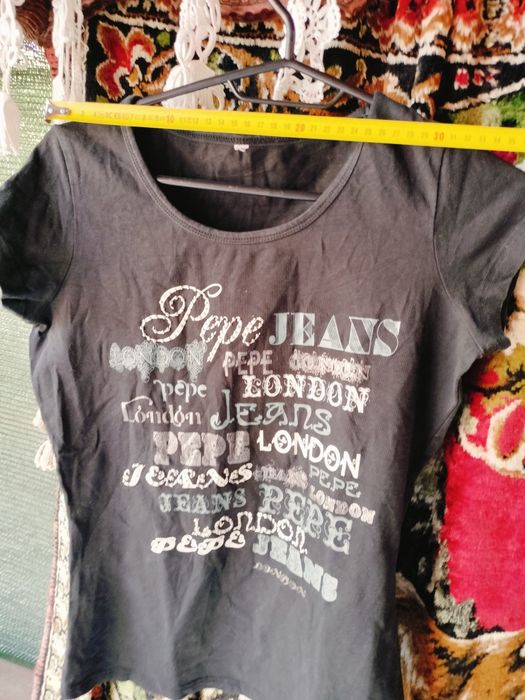 Tricou casual de damă Pepe Jeans London – Negru cu imprimeu text, Mărime M / L