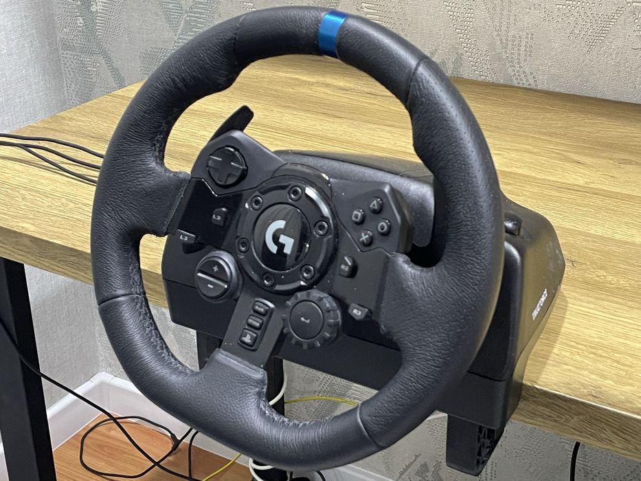 Игровой руль с педалями Logitech G923