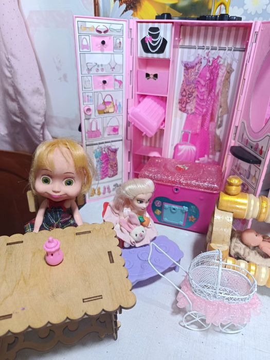 Продаеться Все для девочки