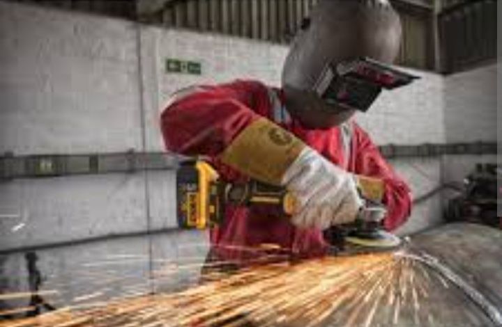 Eshak porno qoli bilan yigit