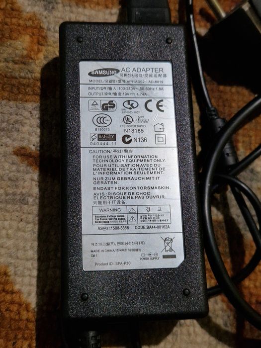 Зарядное устройство Samsung NP300E5C — оригинал
