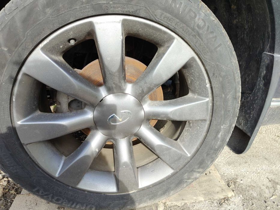 Продавам infiniti