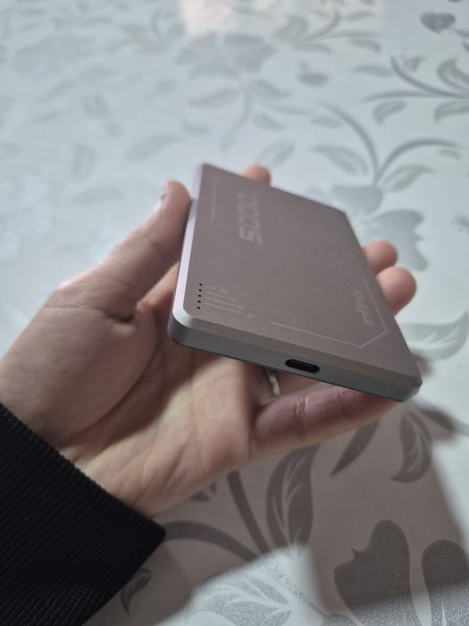 аккумулятор (пауэрбанк) Infinix с емкостью 5000 мАч.