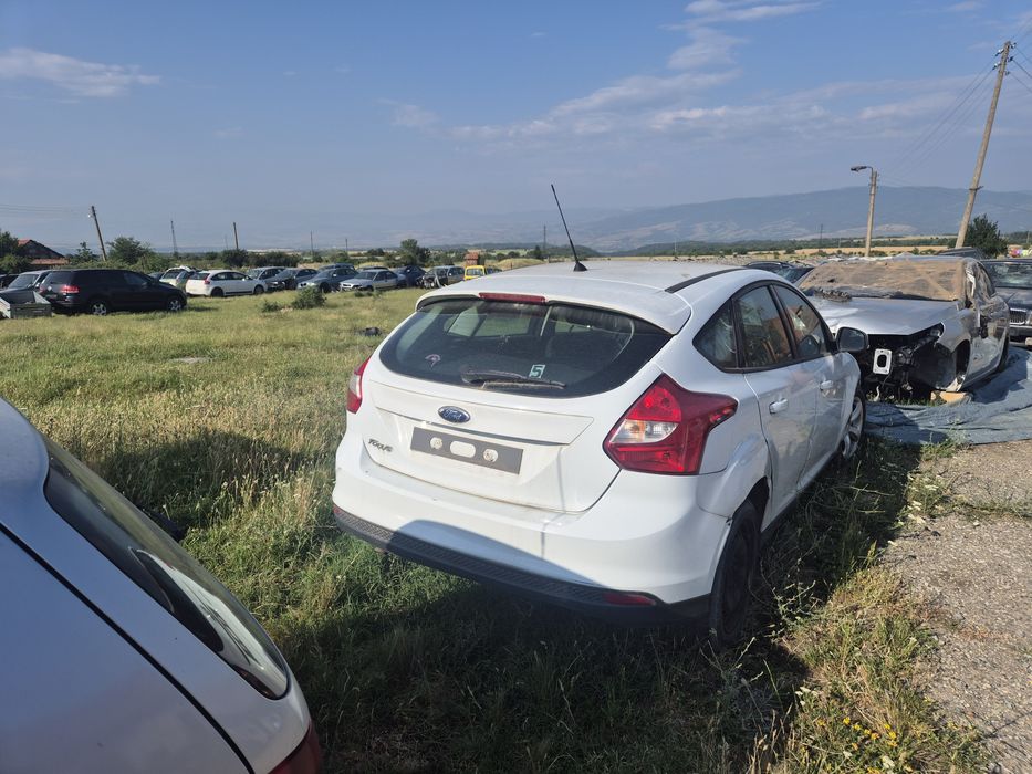 Продавам на части