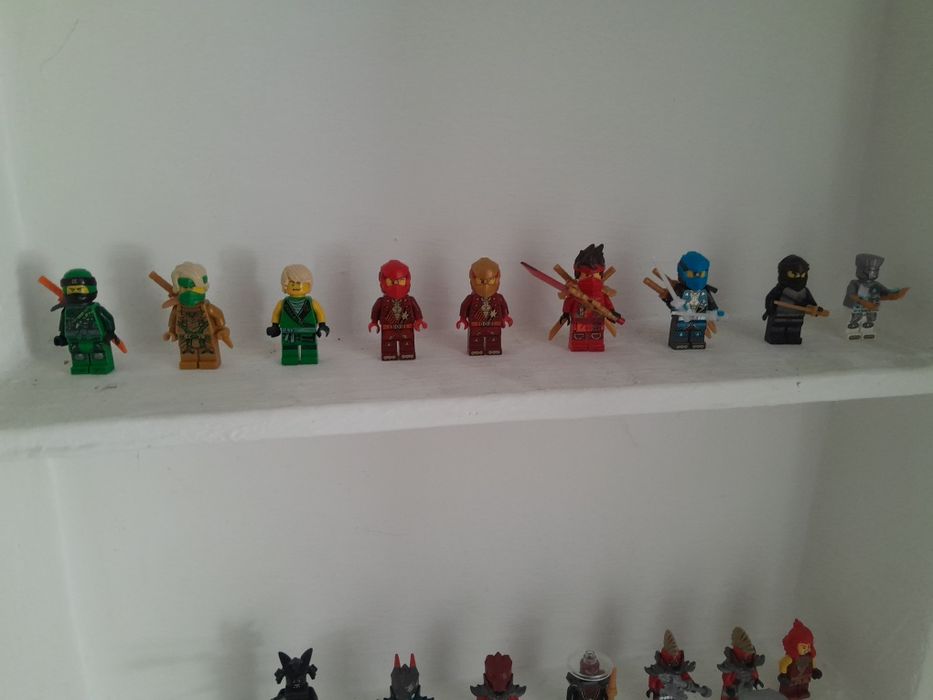 Vând figurine lego ninjago