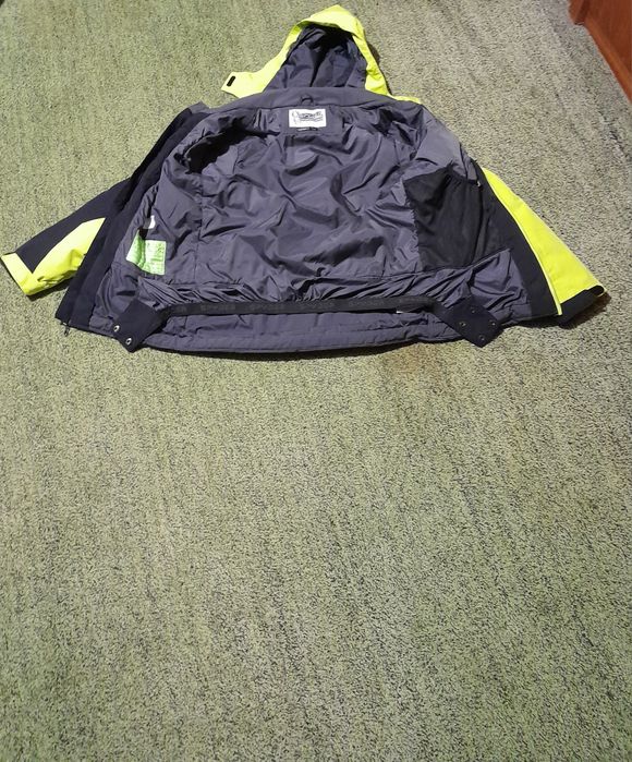 Продавам ски яке ,,Spyder europe"