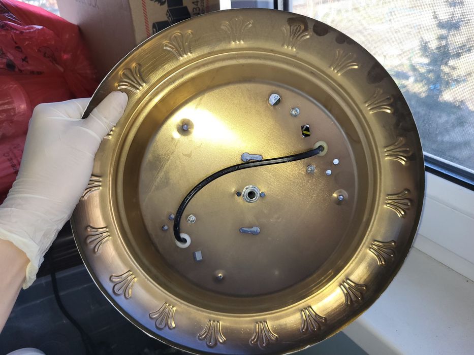 Продам 2 люстры потолочные