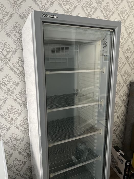 Витринный холодильник