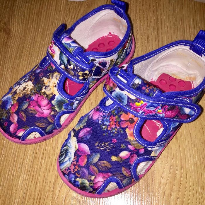 Продам детскую обувь