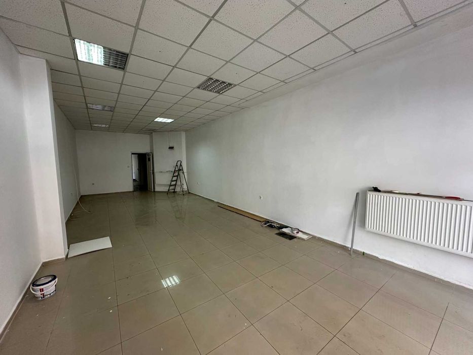 Дава се под наем Магазин в Пловдив, Кършияка - 100 кв.м за 612 € - Снимка #1