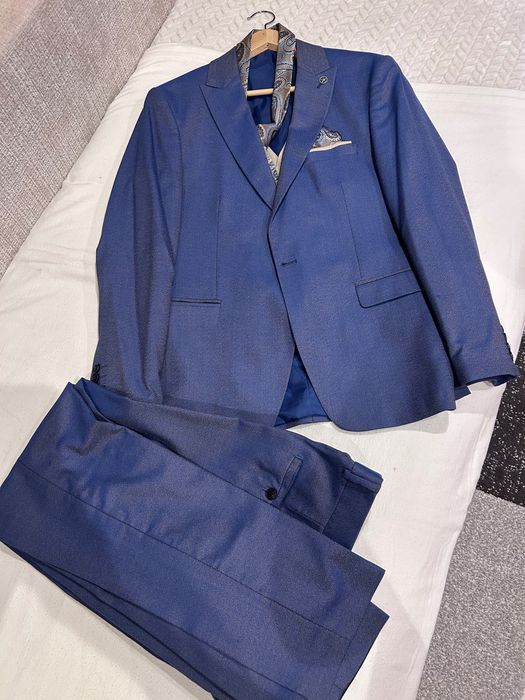 Vand costum slim barbati