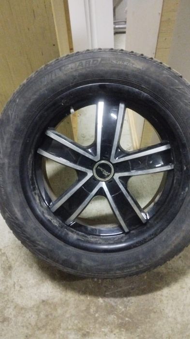 Продам зимние шины с дисками на d18