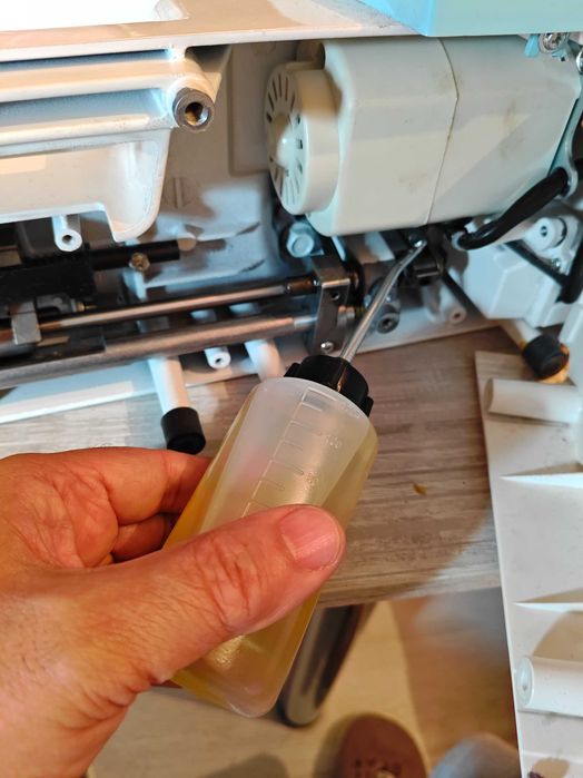 Маслёнка. Масло  для швейных машин