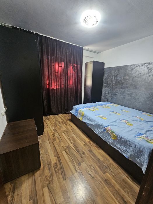 Închiriez apartament