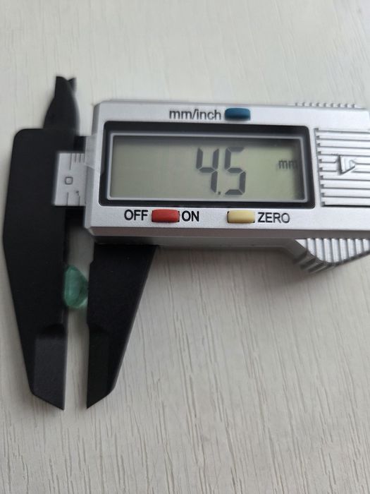 Продам камень изумруд