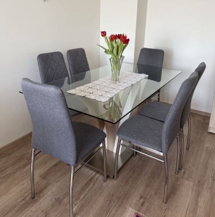 Стъклена трапезна маса