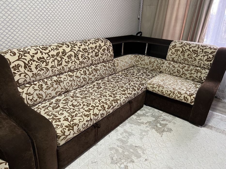 Продам угловой раскладной диван с креслом