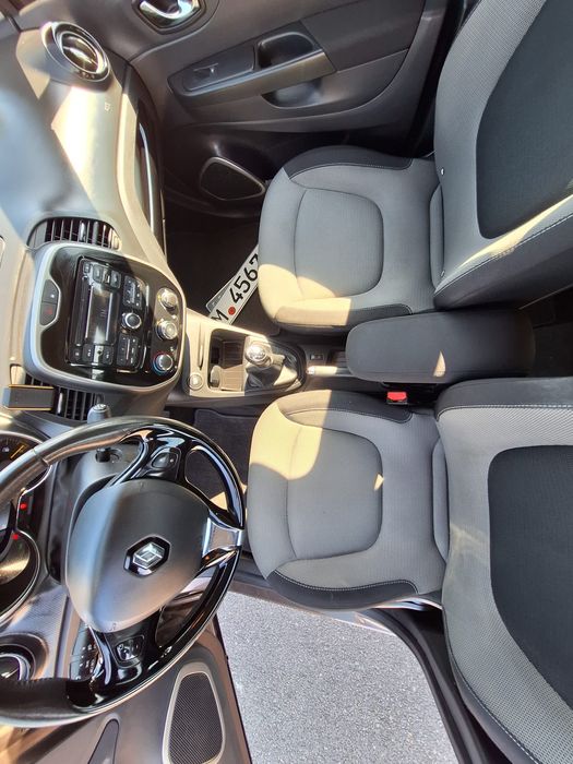 Renault  Captur.