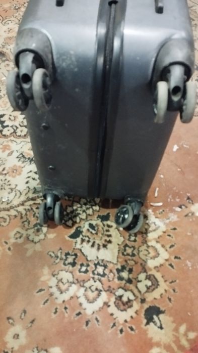 Продам чемодан б/у