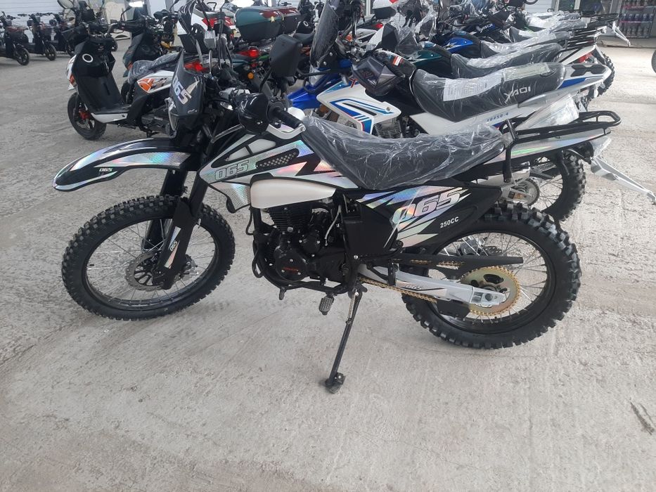 Мотоцикл эндуро , кроссовый мотоцикл.