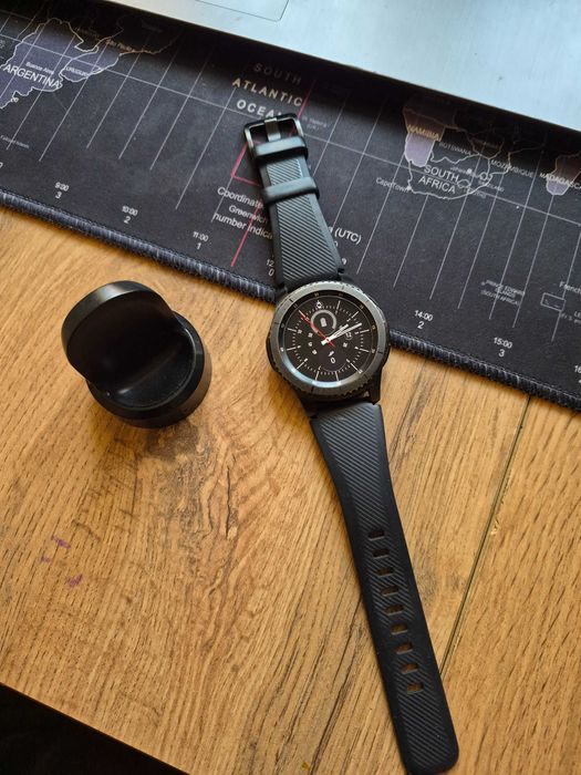 Продам часы Samsung  Galaxy Gear S3