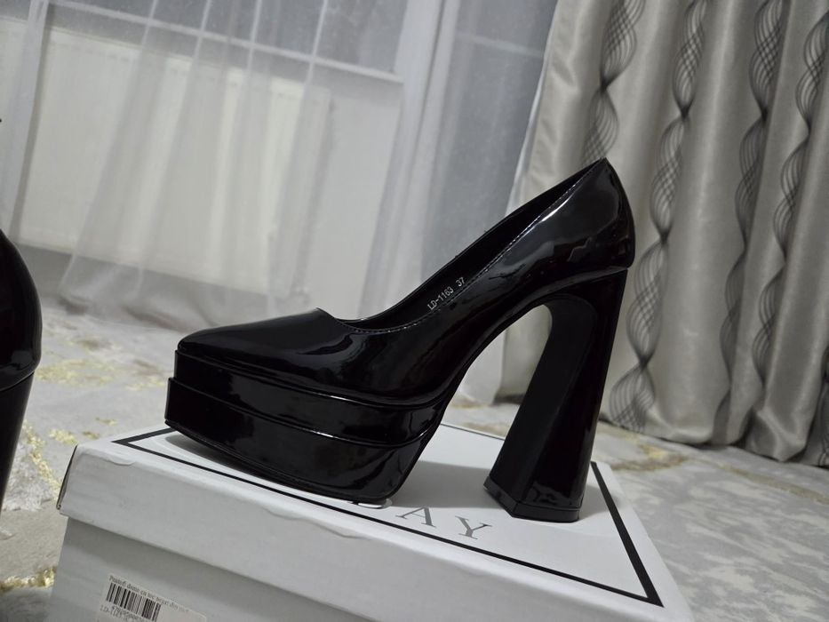 Pantofi de lac cu platforma