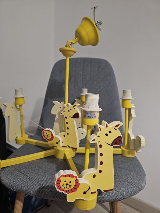 Donez candelabru camera copii