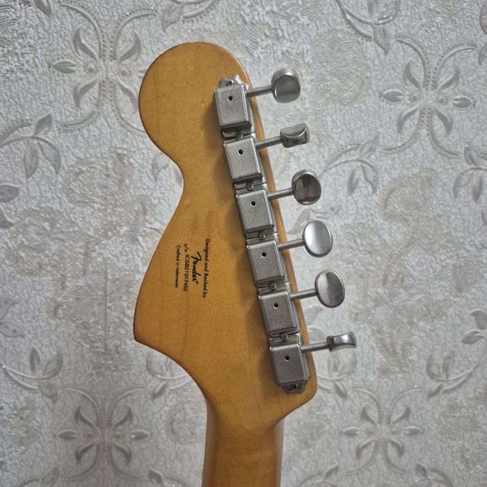 Электрогитара Squier Mustang почти фендер)