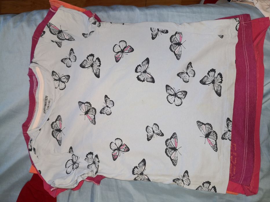 Vând tricouri fetite purtate o data