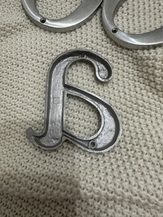 Literă decorativă metalică