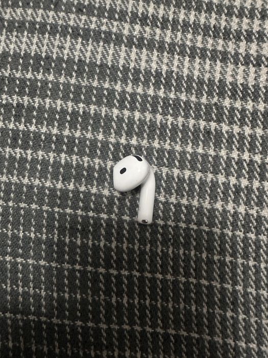 Правый наушник airpods 4 ANC