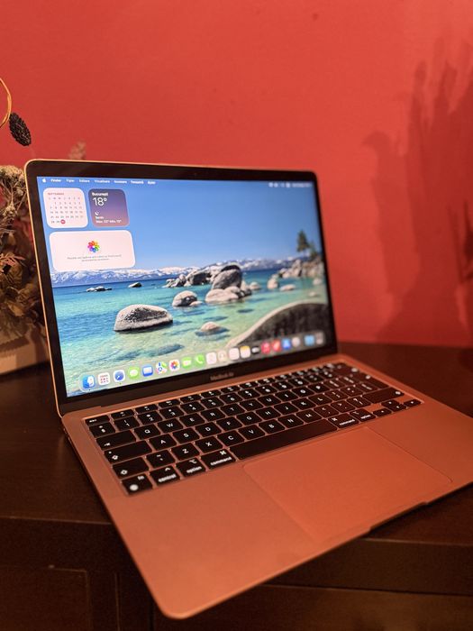 Apple MacBook Air M1 2020 13.3” – 8GB RAM – Roz – Baterie 93%