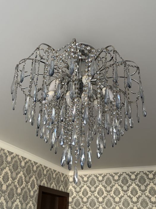 Продам стильную люстру с эффектом градиента