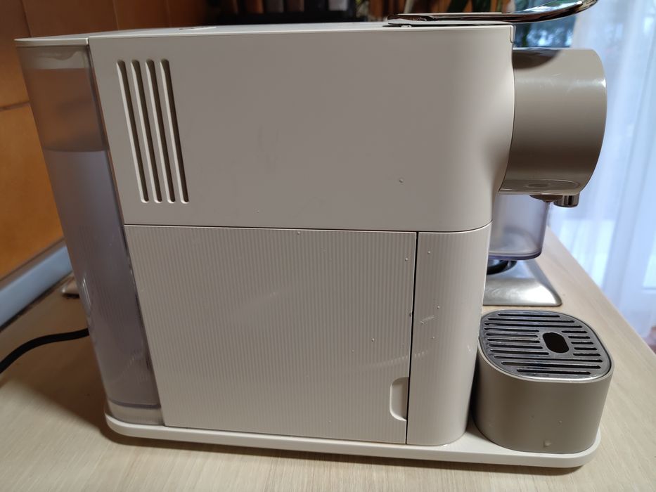 Expresor DeLonghi Nespresso Latissima One