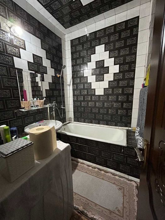 Продается 5 ти комнатная квартира, Район Сергели 5, метро 2я станция