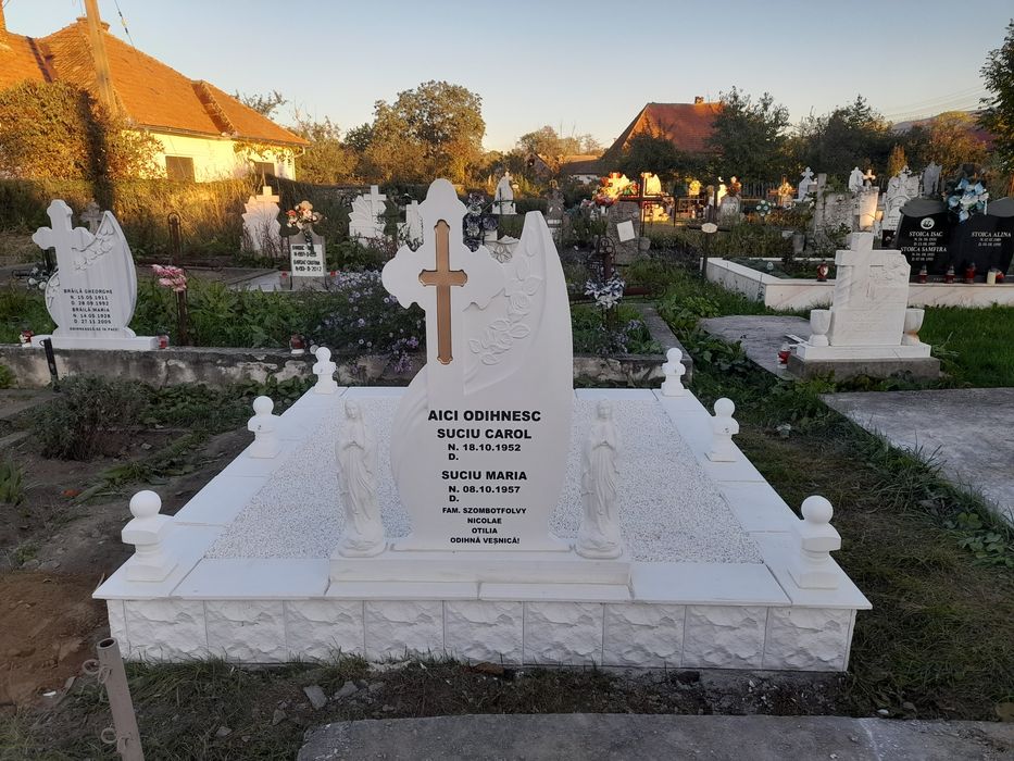 Lucrări în Cimitire  Cruci  Borduri Cavouri