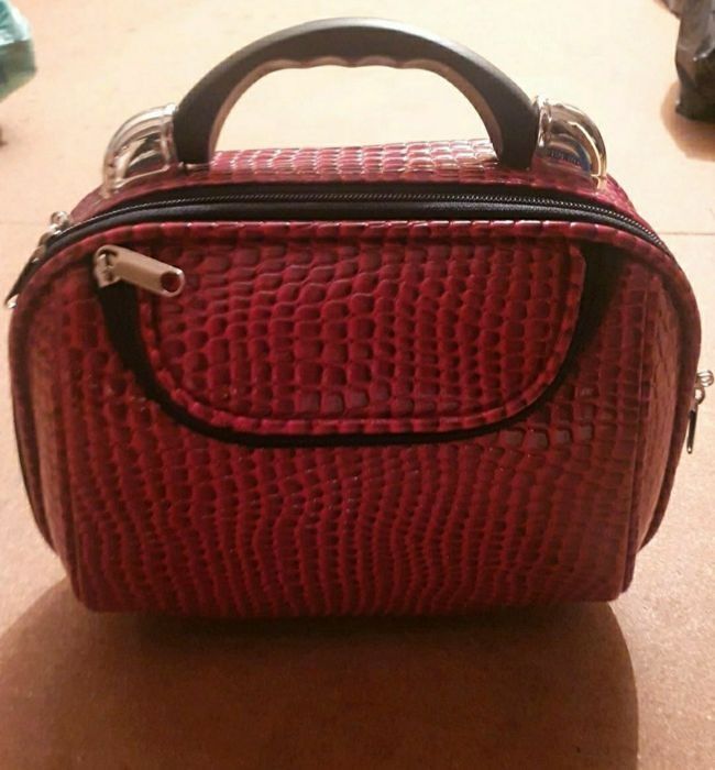 Женская косметичка  органайзер.