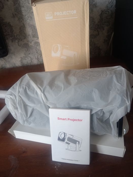 LED SOURCE Smart PROJECTOR multimedia projector