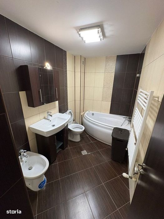 Vilă Duplex Impresionantă | 420 Mp | 12 Camere | Garaj Dublu