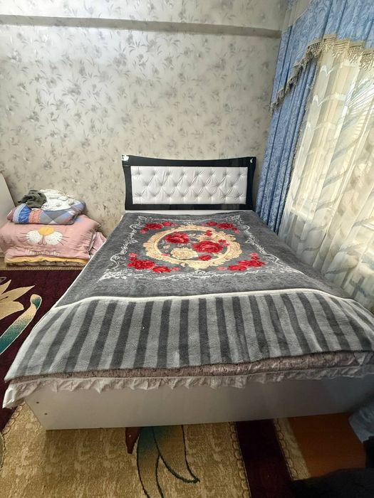 Spalni 2 kishilik, va shkaf sotiladi, holati yaxshi, srochno sotiladi