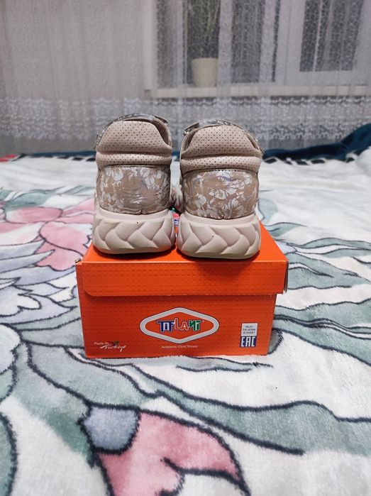 Продаю сандали на девочку tiflani 30 размер